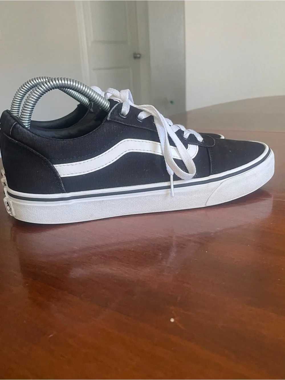 VANS Old Skool Men's Black/White Low Top Lace-Up Sneakers Solid Women’s 9.5